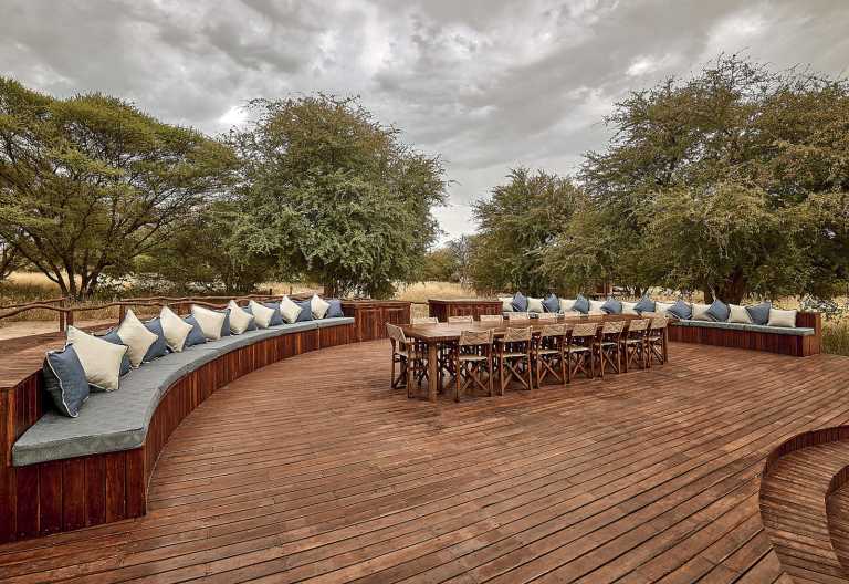 Dinnertisch und Boma, Deception Valley Lodge © Foto: Deception Valley Lodge