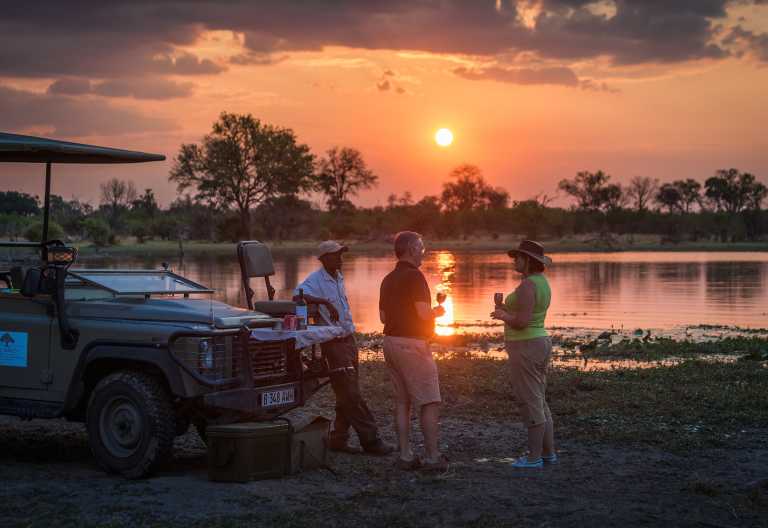 Sundowner auf Pirschfahrt, Machaba Camp © Foto: Machaba Safaris