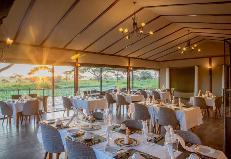 Restaurant des Serengeti Sametu Camp © Foto: Karibu Camps & Lodges
