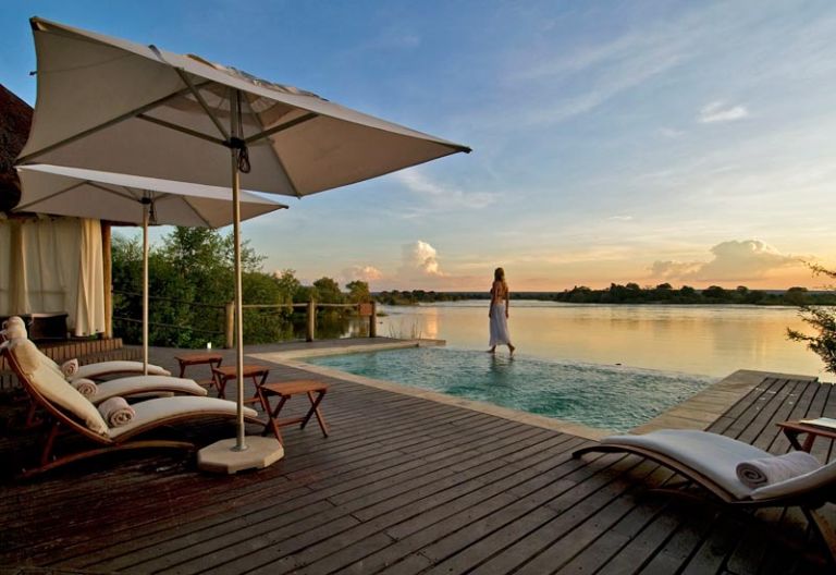 Am Pool der Sussi & Chuma Lodge.