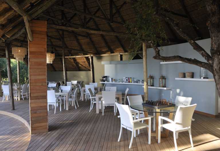 Restaurant der Zambezi Crescent Lodge. © Foto: Marco Penzel | Outback Africa