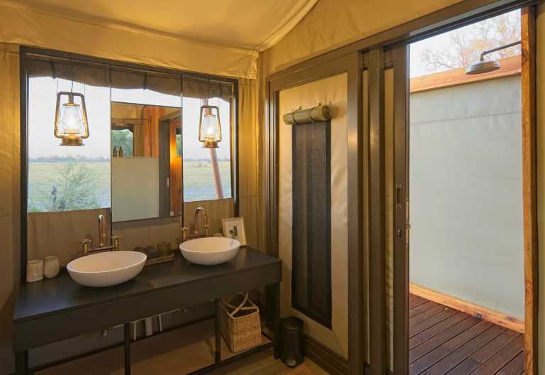 Badezimmer des Gästezeltes, Karangoma Camp © Foto: Wild Expeditions