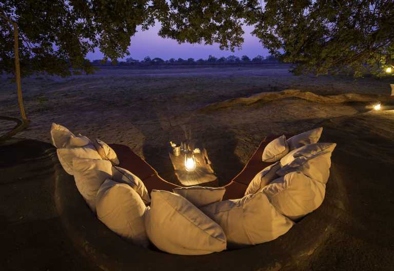 Blick von Tena Tena auf den Luangwa am Abend © Foto: Robin Pope Safaris