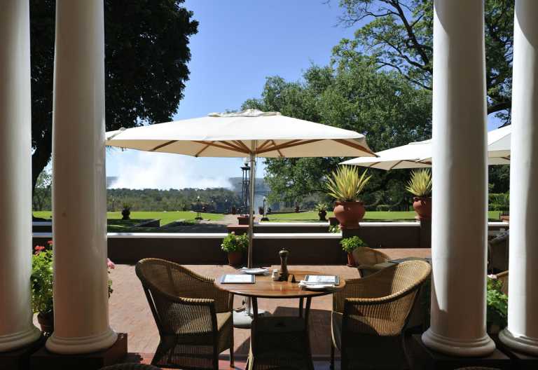 Frühstück mit Aussicht - The Victoria Falls Hotel © Foto: Marco Penzel | Outback Africa