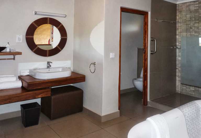Victoria Falls Safari Club, Badezimmer © Foto: Ulrike Pârvu | Outback Africa
