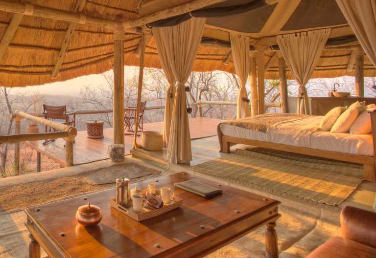 Innenansicht Zeltchalet mit Terrasse, Ikuka Safari Camp © Foto: Ikuka Safari Camp