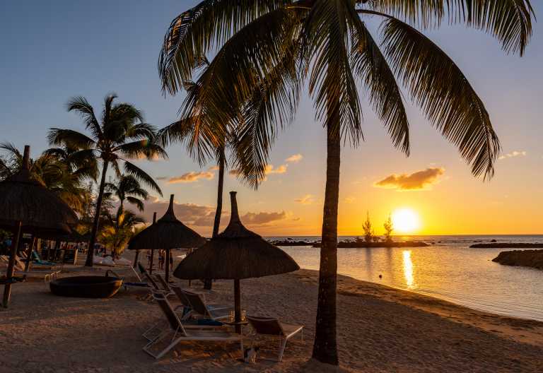 Sonnenuntergang in Pointe aux Biches, Mauritius © Foto: Marco Penzel | Outback Africa