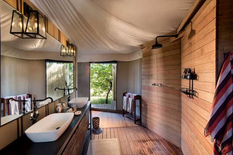 Badezimmer, Nxabega Okavango Tented Camp © Foto: Dookphoto | &Beyond