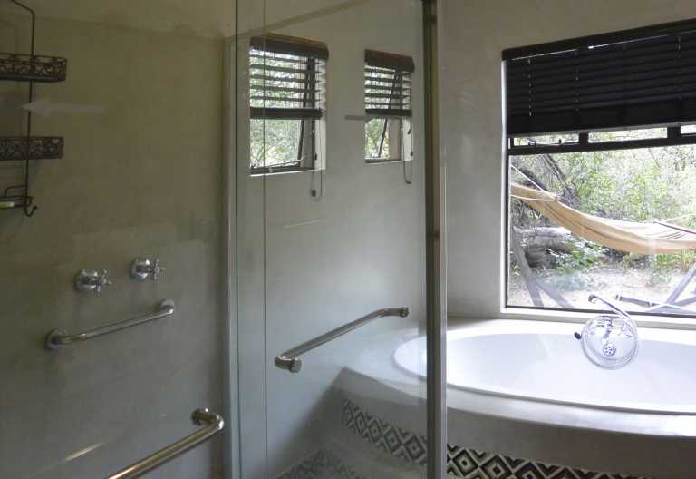 Camelthorn Lodge, Badezimmer © Foto: Ulrike Pârvu | Outback Africa