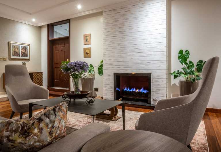 Lounge mit Kamin, House of Waine Nairobi © Foto: Jerry Riley