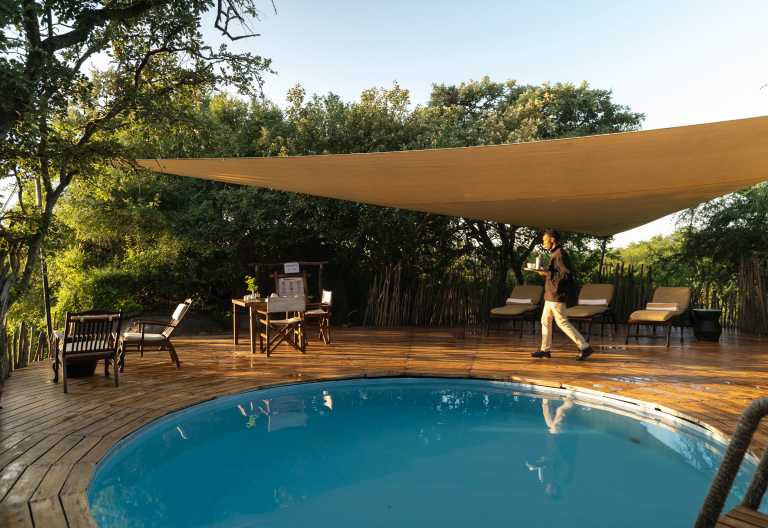 Pool mit Sonnensegel, Serengeti Pioneer Camp © Foto: Elewana Collection