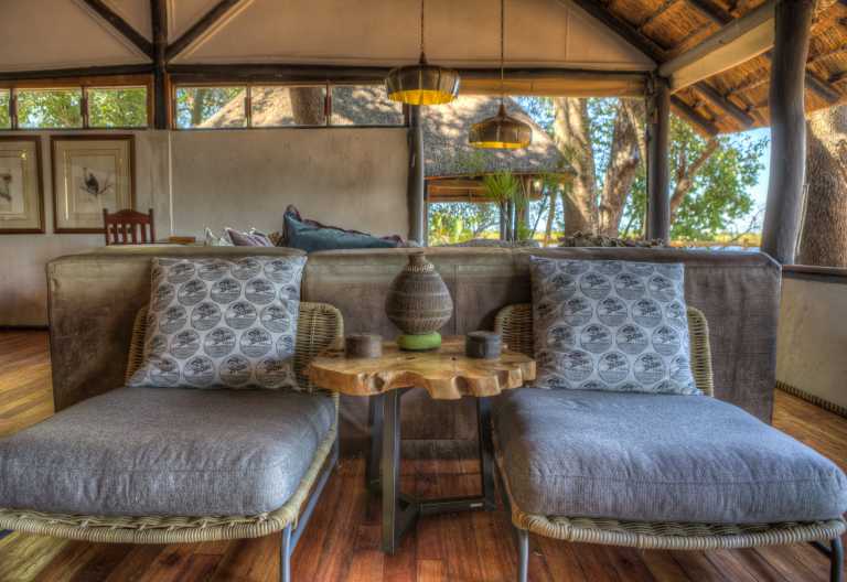Lounge der Xugana Island Lodge © Foto: Desert & Delta