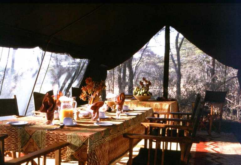 Serengeti Safari Camp, Frühstückstisch