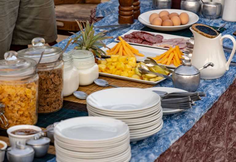 Frühstück im Zambezi Expeditions Camp © Foto: Marco Penzel | Outback Africa