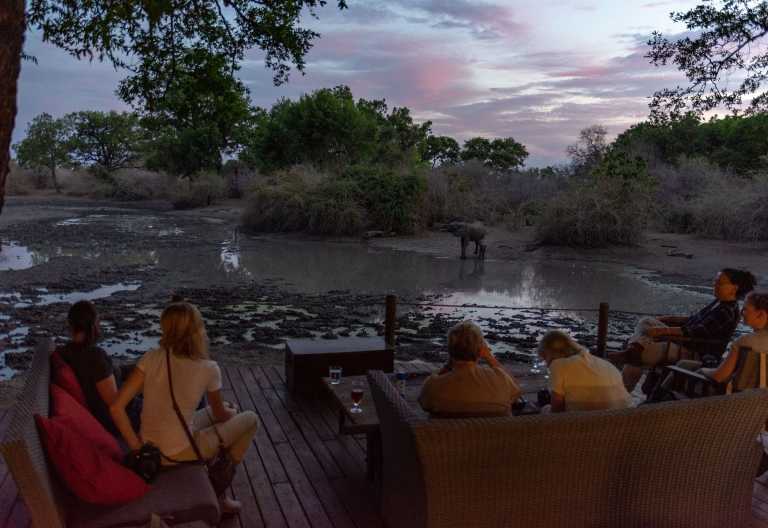 Safari vom Sofa aus: Kanga Camp, Mana Pools © Foto: Marco Penzel | Outback Africa