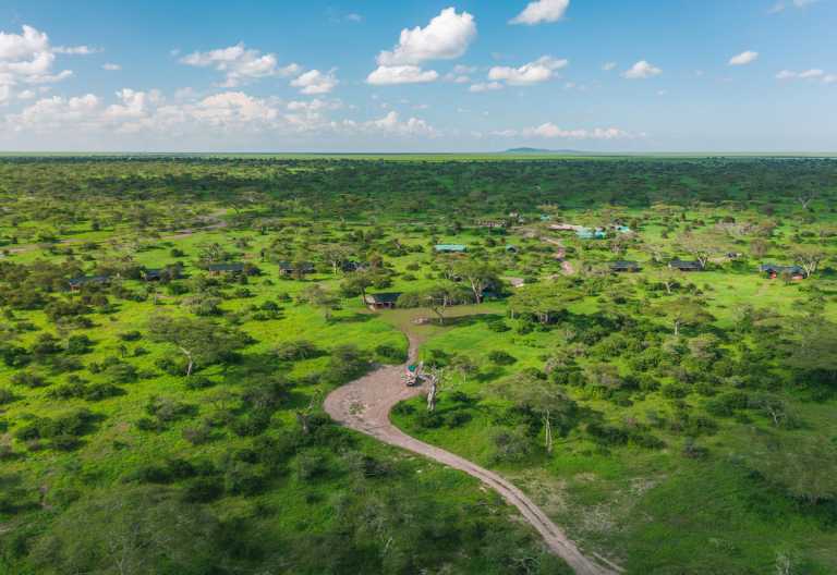 Luftansicht des Lemala Mara/ Lemala Ndutu Tented Camp in der grünen Saison © Foto: Lemala Camps