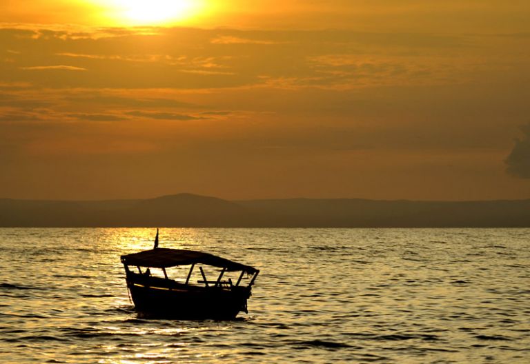 Sonnenuntergang über dem Tanganyika-See. © Foto: Marco Penzel | Outback Africa