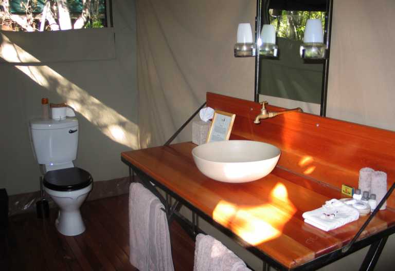 Badezimmer im Sango Safari Camp © Foto: Svenja Penzel | Outback Africa