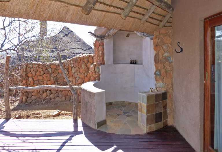 Madikwe Dithaba Lodge, Außendusche © Foto: Jens Doering | Outback Africa