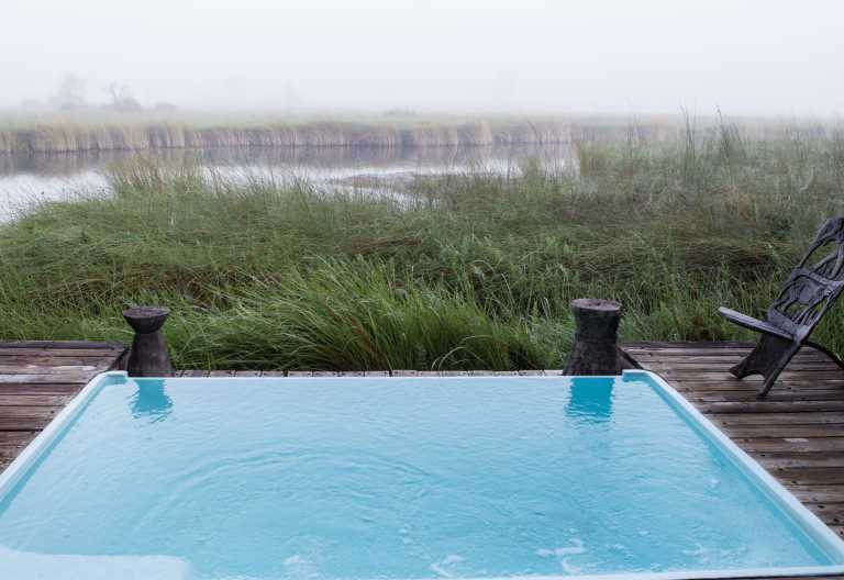 Pool mit Aussicht im Camp Xakanaxa © Foto: James Gifford for Desert&Delta