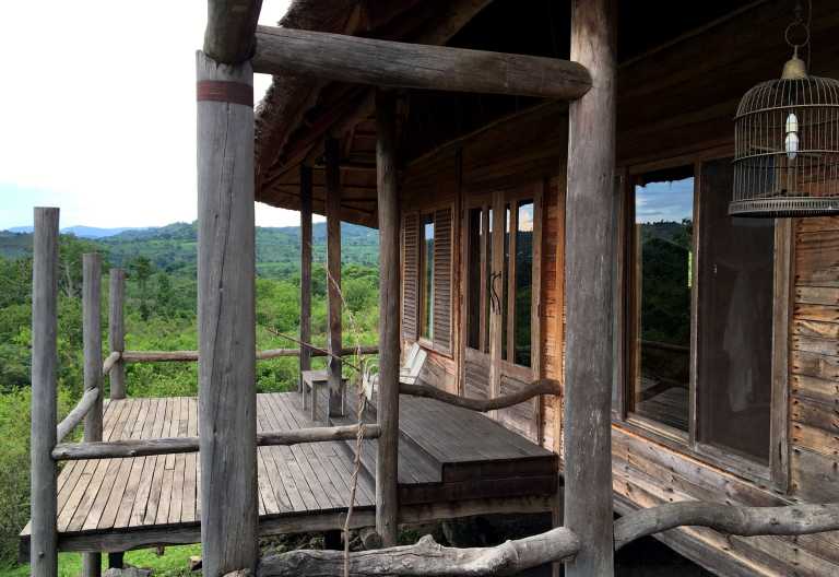 Große Aussichtsterrasse meines Chalets, Kyambura Gorge Lodge © Foto: Svenja Penzel | Outback Africa