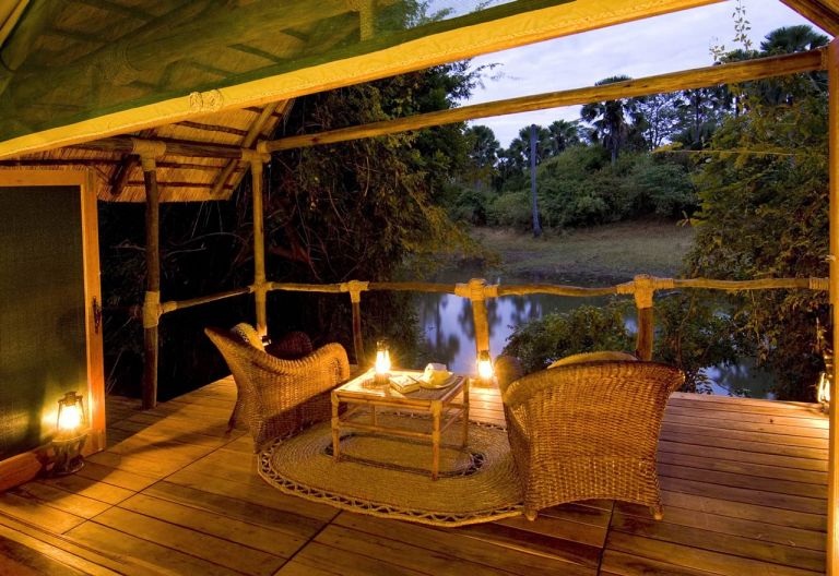 Mvuu Lodge,Terrasse des Zeltchalets © Foto: Dana Allen