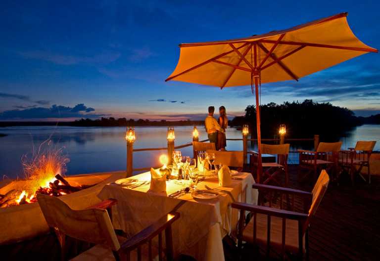 Sussi & Chuma: Dinner mit mit Blick auf den Sambesi.