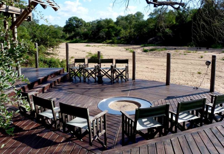 Rhino Post Safari Lodge, Bomaplatz © Foto: Jens Döring | Outback Africa