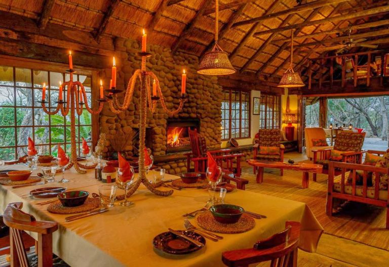 Isibindi Zulu Lodge, Speiseraum im Haupthaus