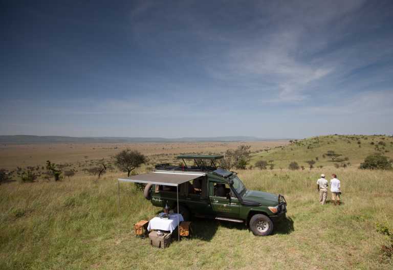 Vorbereitungen zum Sundowner in der Serengeti, Serengeti Pioneer Camp © Foto: Niels van Gijn / Silverless