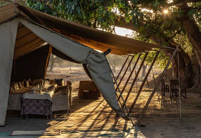 Vor dem Abendessen im Zambezi Expeditions Camp © Foto: Marco Penzel | Outback Africa