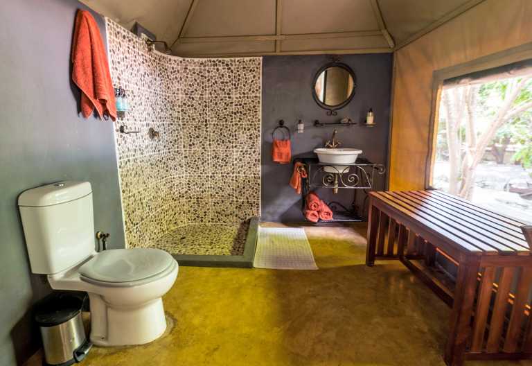 Blue Zebra Island Lodge, Lake Safari Tent, Badezimmer © Foto: Chris Parkes