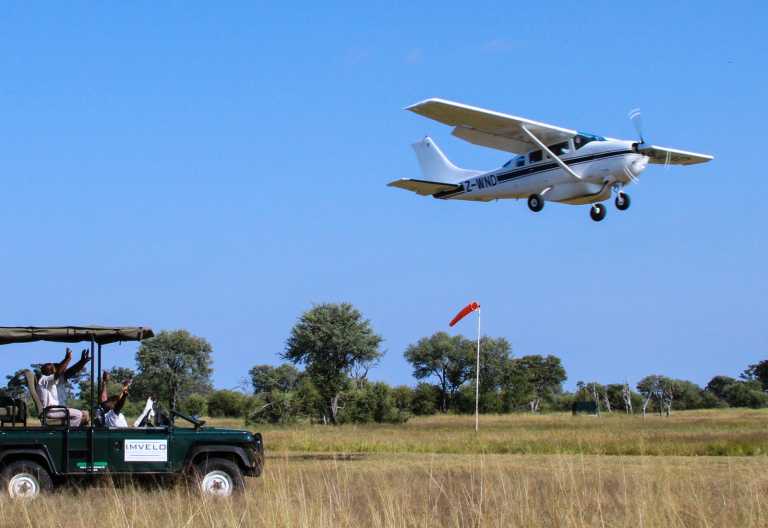Abflug vom Bomani Airstrip im Hwange Nationalpark