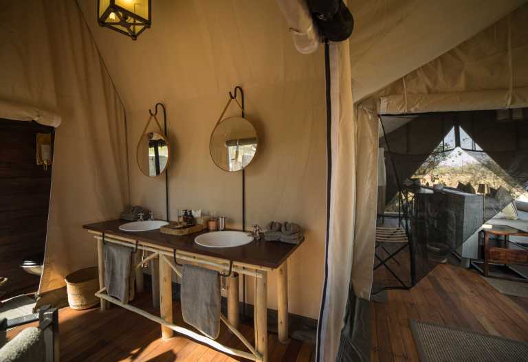 Badezimmer im Zelt des Machaba Camp © Foto: Andrew Howard for Machaba Safaris