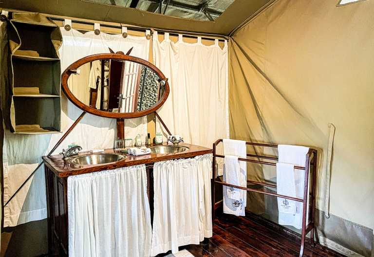 Badezimmer eines Zeltes im Karen Blixen Camp © Foto: Karen Blixen Group