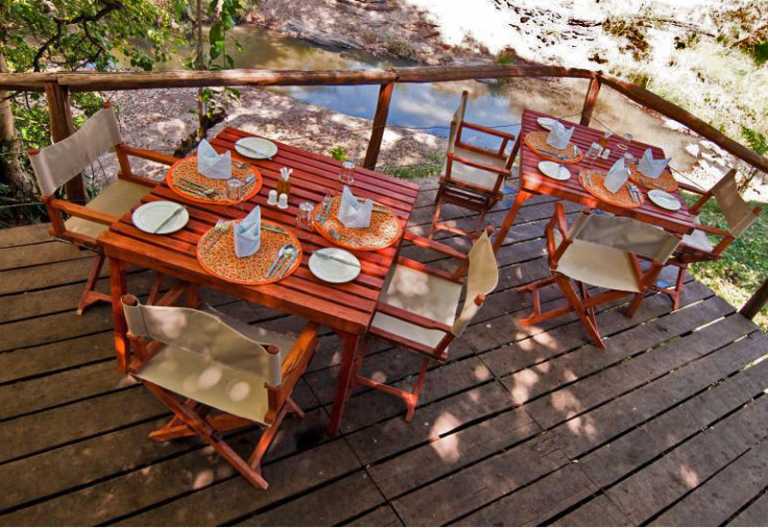 Oloshaiki Camp, Frühstück auf der Terrasse Oloshaiki Camp, Frühstück auf der Terrasse