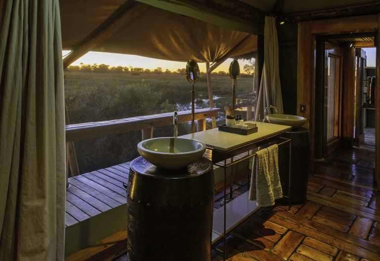 Mombo Camp, Badezimmer mit Aussicht © Foto: Dana Allen für Wilderness Safaris
