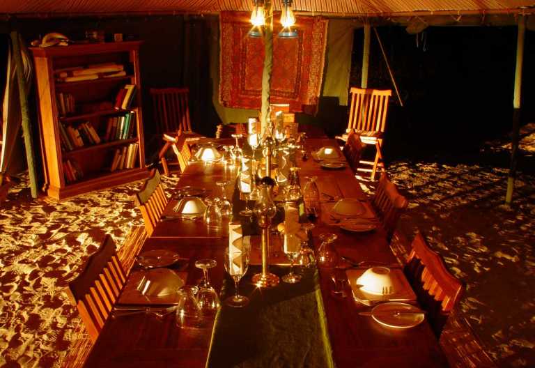 Dinner im Chada Katavi Camp