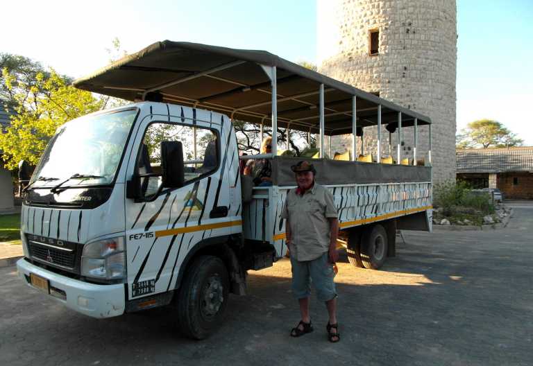 Offenens Safarifahrzeug des Etosha Safari Camps © Foto: Heidi Lang