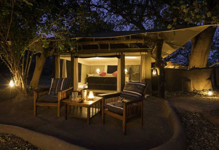 Tena Tena Camp, beleuchtetes Zeltchalet © Foto: Robin Pope Safaris