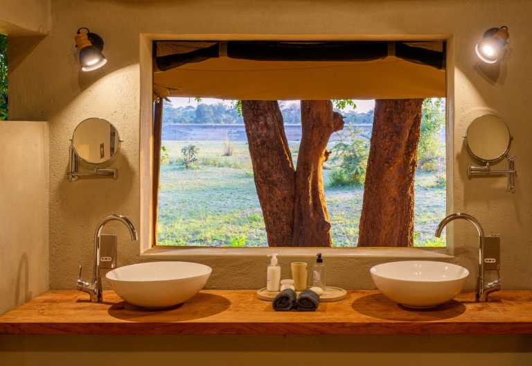 Tena Tena: Badezimmer mit Ausblick © Foto: Robin Pope Safaris