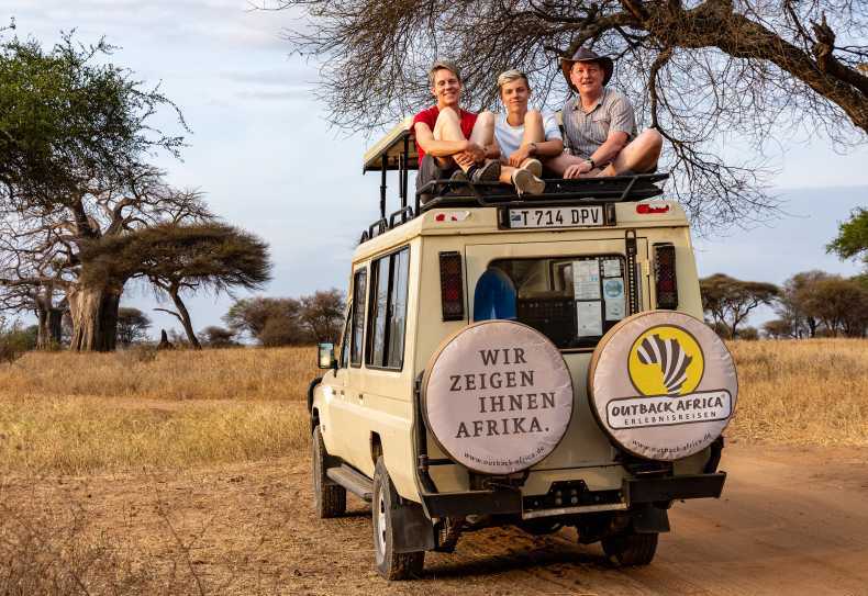 Svenja, Simon und Marco Penzel auf Safari im Tarangire Nationalpark